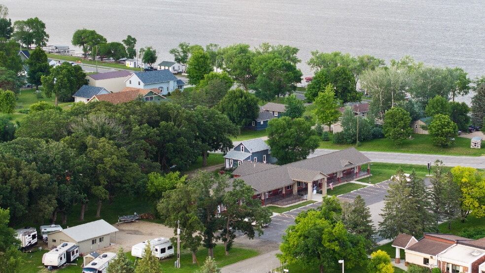 More Photos Of 102 Glenhaven Dr, Battle Lake Hospitality For Sale