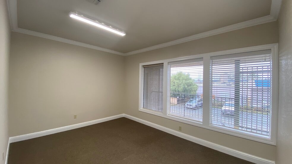 More Photos Of 833 Mistletoe Ln, Redding Office For Lease
