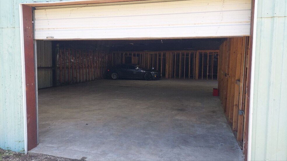 More Photos Of 610 New York St, Navasota Flex For Lease