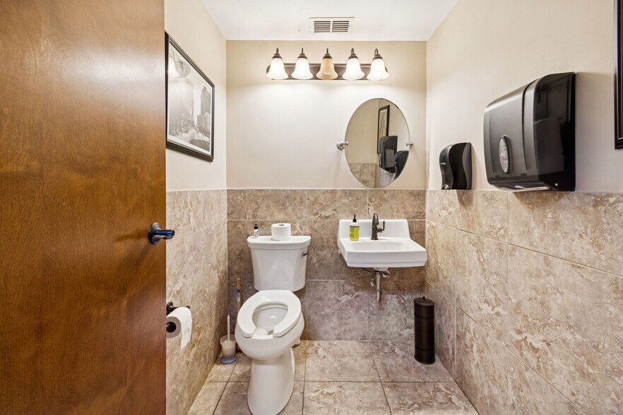 More Photos Of 707 N Franklin St, Tampa Office For Sale