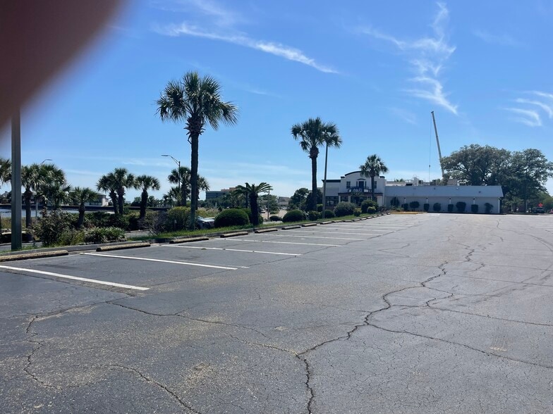 More Photos Of 905 E Gregory St, Pensacola Restaurant For Sale
