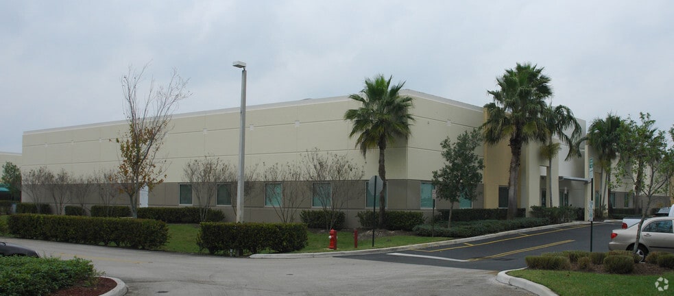 More Photos Of 1880 N Commerce Pky, Weston Warehouse For Lease