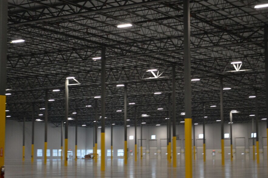 More Photos Of 60 Industrial Rd, Elizabethtown Distribution For Sale