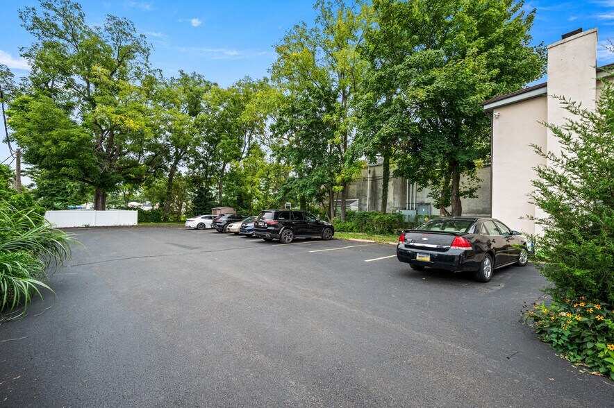 More Photos Of 1538 Bethlehem Pike, Flourtown Office For Sale