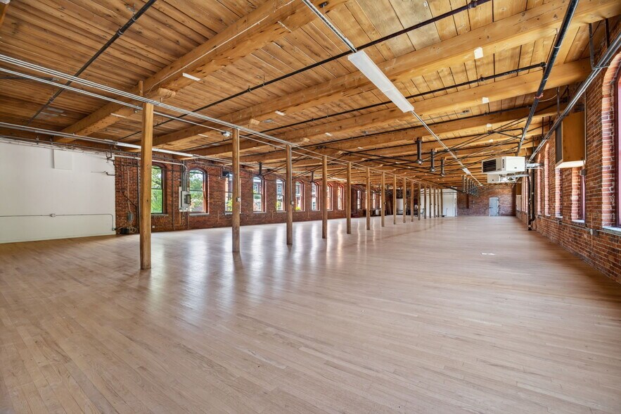 More Photos Of 420 Park St, Housatonic Flex For Sale