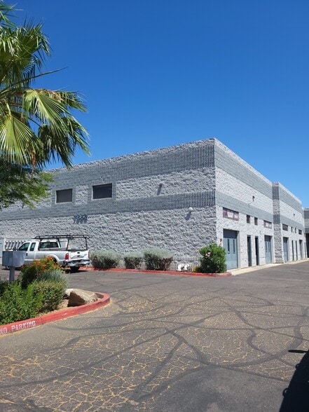 More Photos Of 7652 E Greenway Rd, Scottsdale Warehouse For Lease