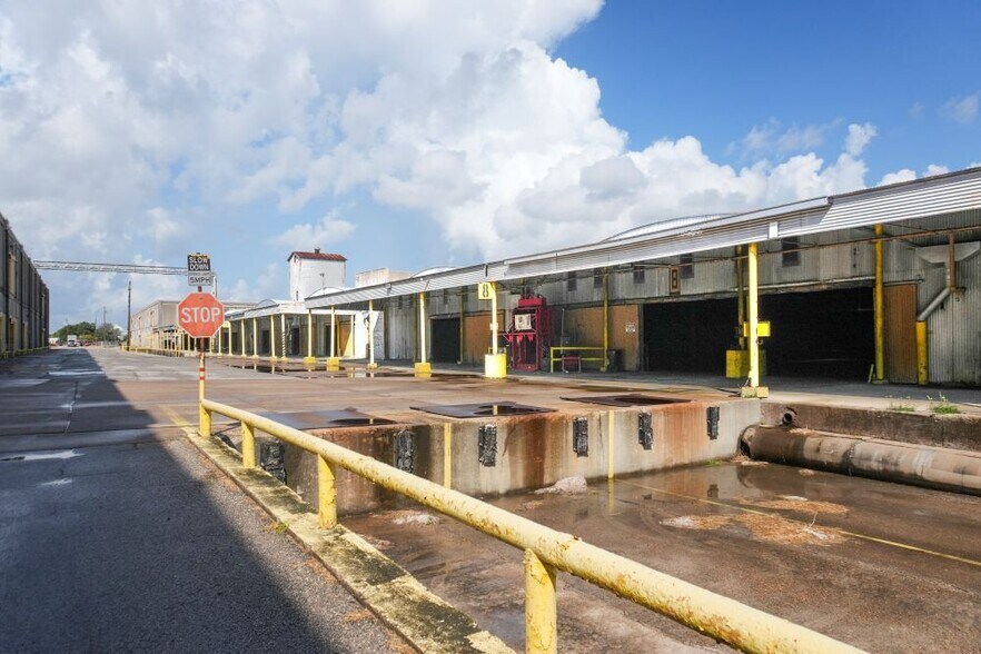 More Photos Of 201 N 19th St, Corpus Christi Warehouse For Lease