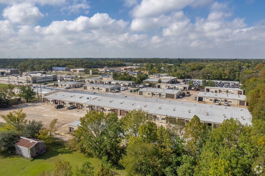 More Photos Of 2021 Aldine Mail Route Rd, Houston Warehouse For Lease