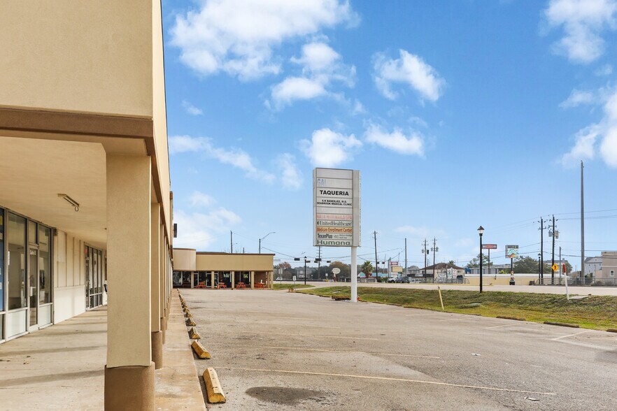 More Photos Of 2622 NASA Rd 1, Seabrook Unknown For Lease