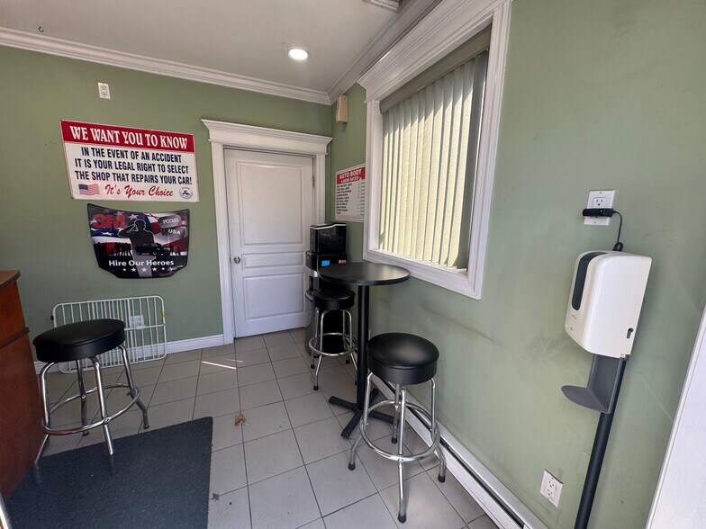 More Photos Of 419 W Main St, Smithtown Auto Repair For Sale