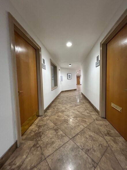 More Photos Of 1480 Renaissance Dr, Park Ridge Office For Lease