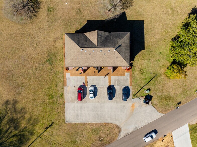 More Photos Of 2133 W Madison Ave, Athens Apartments For Sale