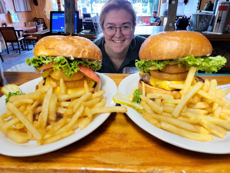 More Photos Of 135 N Nehalem St, Clatskanie Restaurant For Sale