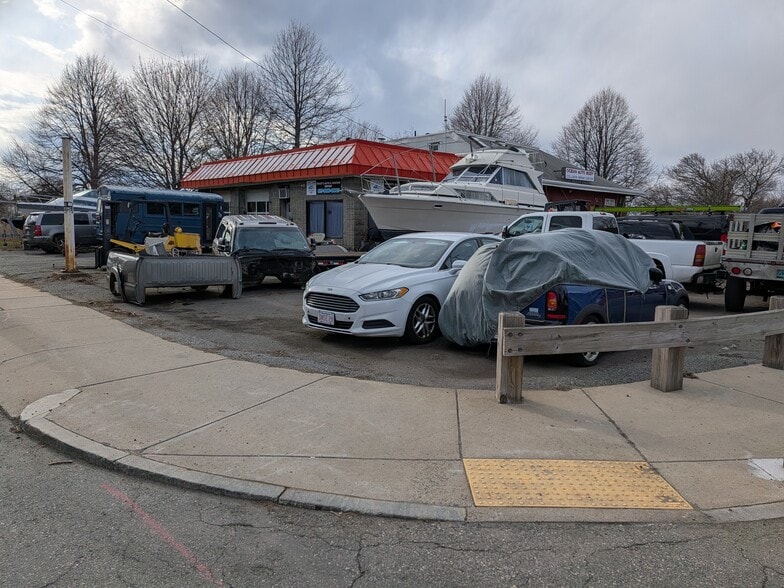 More Photos Of 250 Washington Ave, Winthrop Auto Repair For Sale