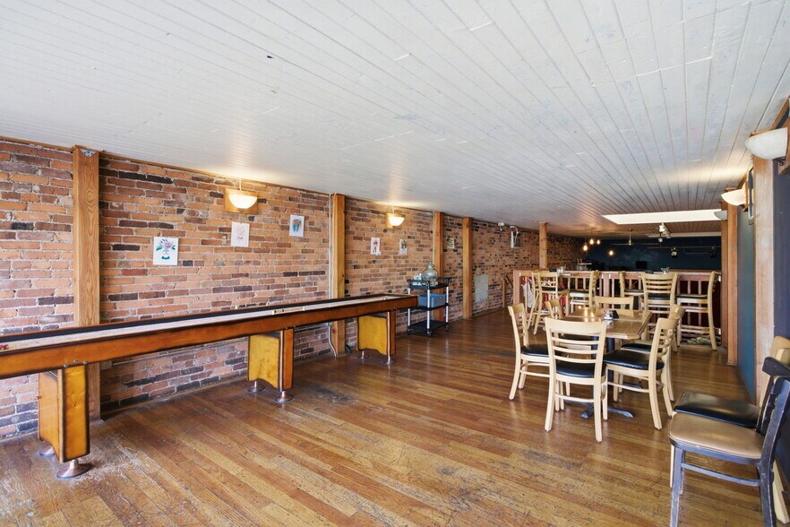 More Photos Of 657 E Main St, Cottage Grove Restaurant For Sale