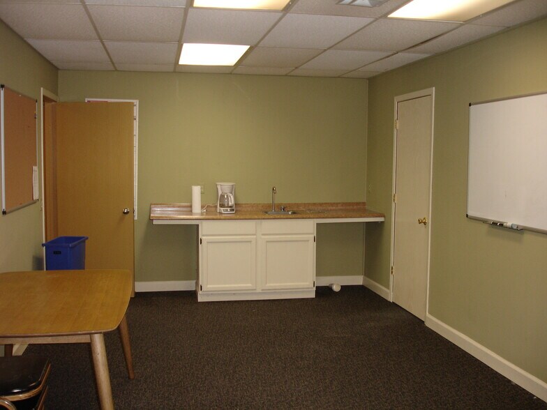 More Photos Of 2635 Hemstock St, La Crosse Office For Lease