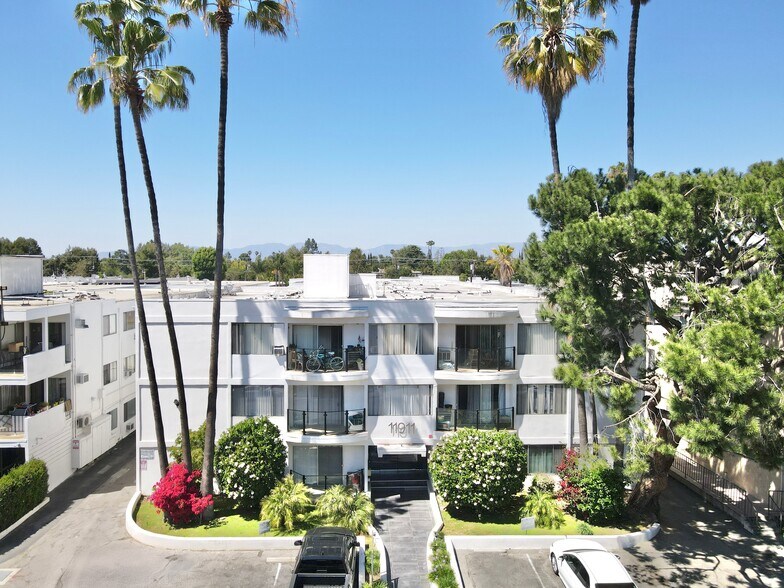 Primary Photo Of 11911 Weddington St, Valley Village Apartments For Sale