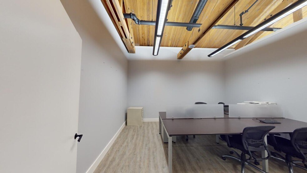 More Photos Of 101 S 1st St, West Dundee Loft Creative Space For Lease