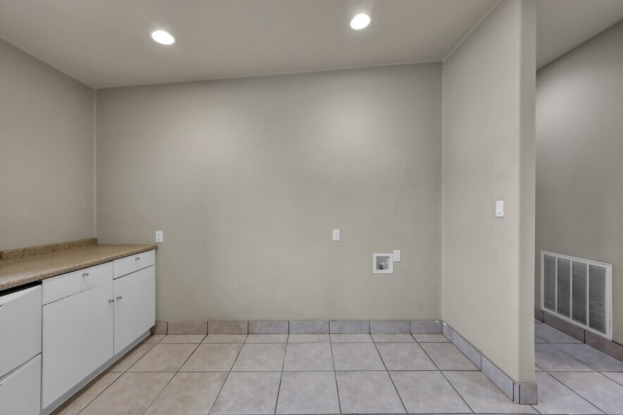 More Photos Of 32219 Tamina Rd, Magnolia Distribution For Lease