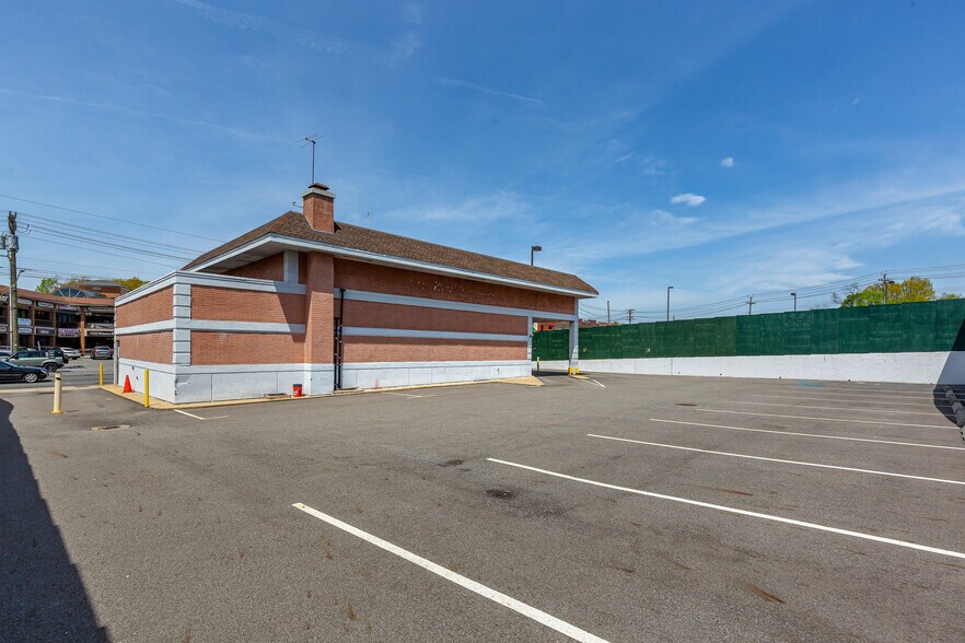 More Photos Of 24840 Northern Blvd, Little Neck Bank For Lease