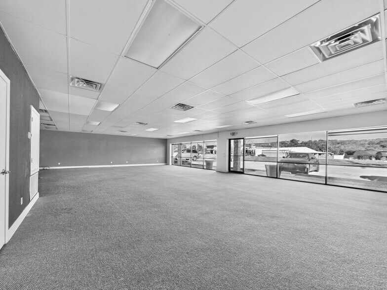 More Photos Of 1902-1906 N Us-281 Hwy, Marble Falls Unknown For Lease