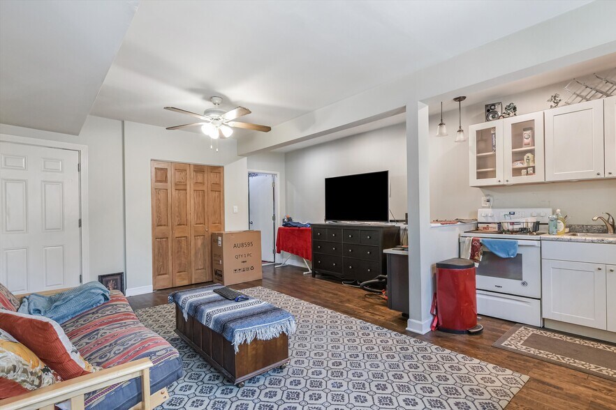 More Photos Of 5481 N Northwest Hwy, Chicago Storefront Retail Residential For Sale