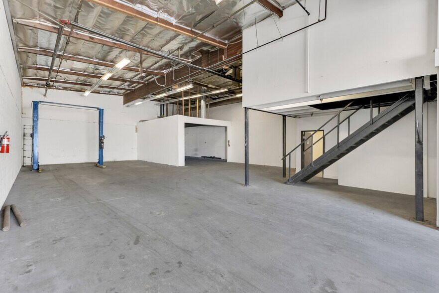 More Photos Of 8010 Wheatland Ave, Sun Valley Manufacturing For Sale