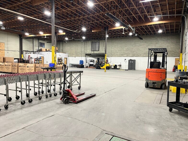 More Photos Of 4000 W 50th Ave, Anchorage Warehouse For Sale