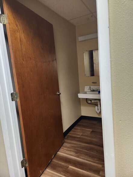 More Photos Of 10221 Desert Sands St, San Antonio Unknown For Lease