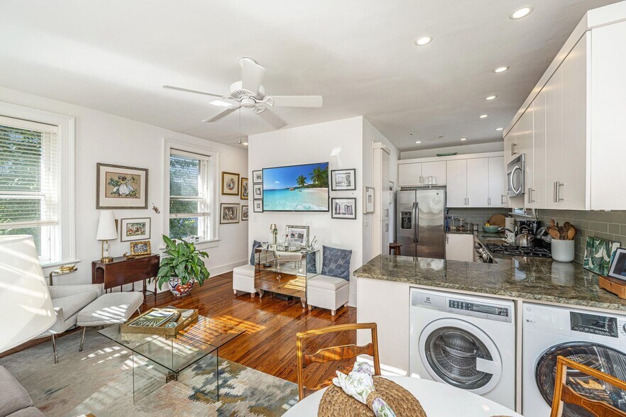More Photos Of 90 Bull St, Charleston Storefront Retail Residential For Sale