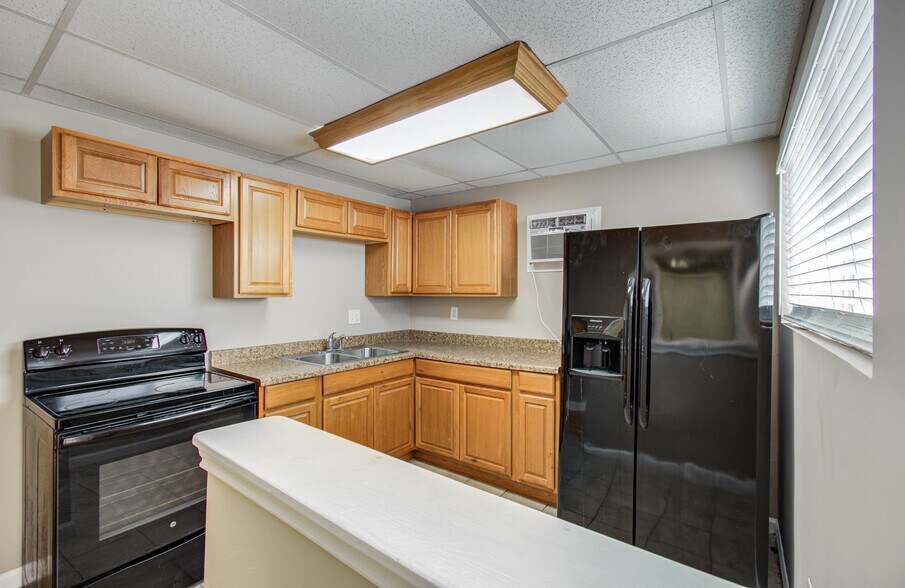 More Photos Of 5747 Northdale St, Houston Industrial For Lease