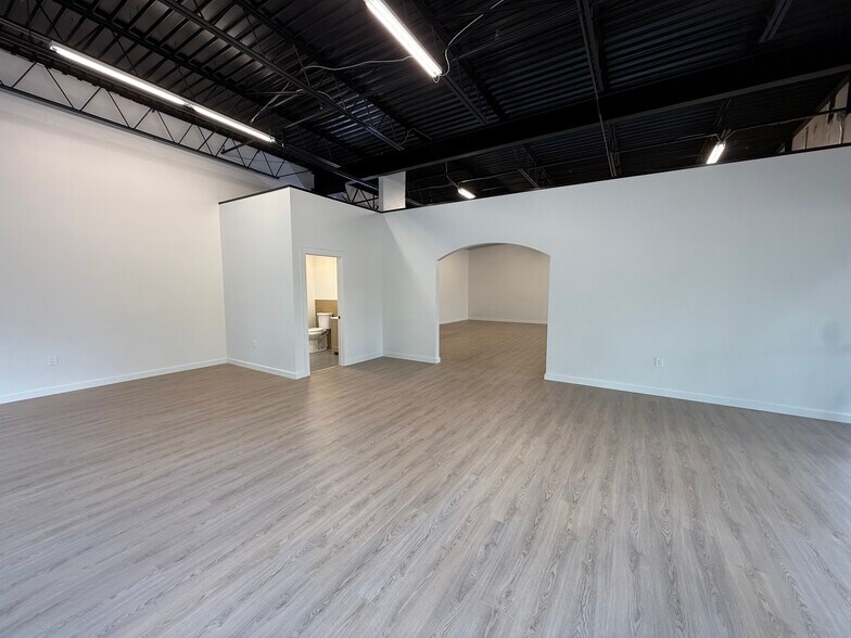 More Photos Of 3033 W Royal Ln, Irving Showroom For Sale