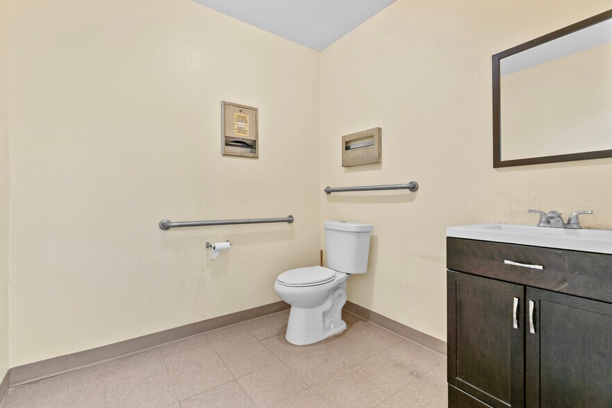 More Photos Of 1217 S Central Ave, Glendale Medical For Lease