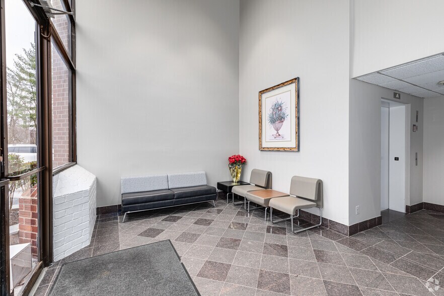 More Photos Of 1964 Gallows Rd, Vienna Office For Sale