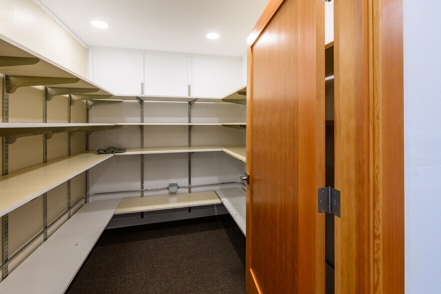 More Photos Of 382 E Hood Ave, Sisters Office For Lease