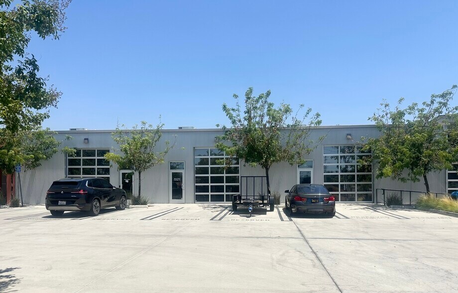 More Photos Of 1621 1st St, San Fernando Flex For Lease