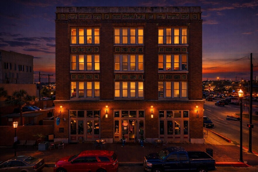 More Photos Of 202 25th St, Galveston Restaurant For Sale