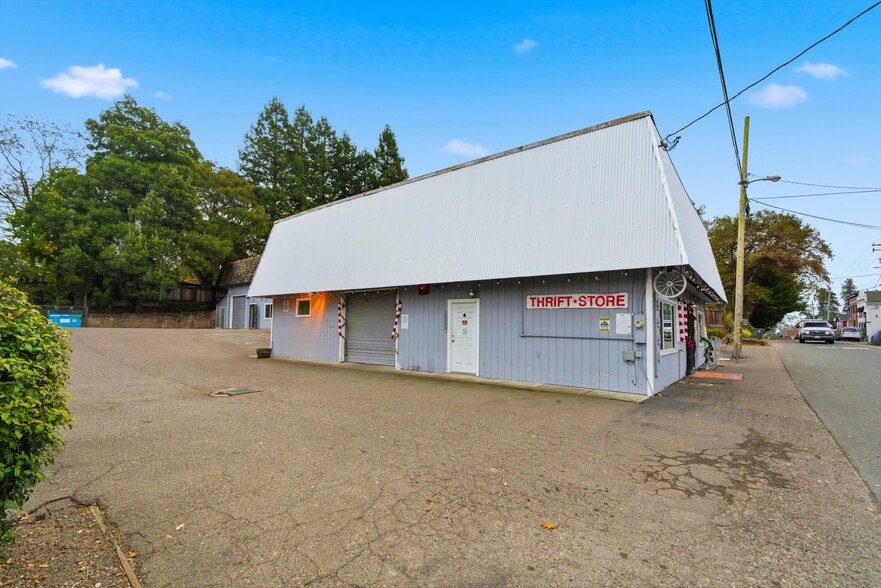 More Photos Of 9550 Main St, Penngrove Showroom For Sale