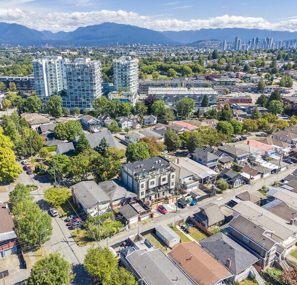 Primary Photo Of 2122 32nd Av E, Vancouver Apartments For Sale