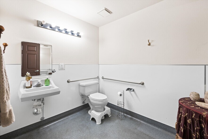 More Photos Of 205 E 18th St, Bakersfield Manufacturing For Sale