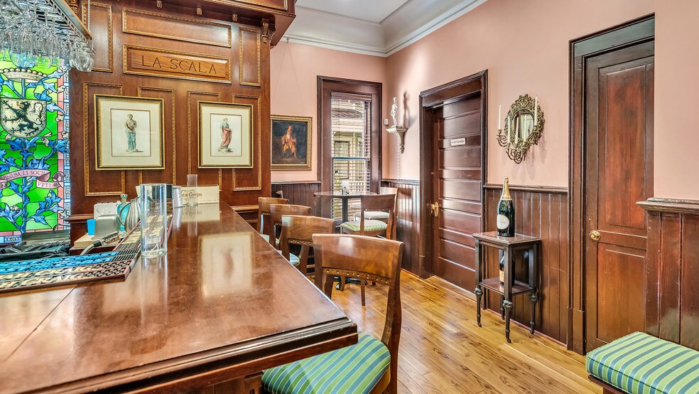 More Photos Of 119 E 37th St, Savannah Restaurant For Sale