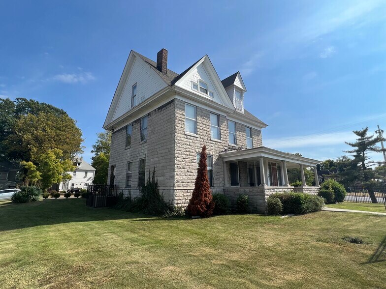 Primary Photo Of 320 East St, Memphis Office For Sale