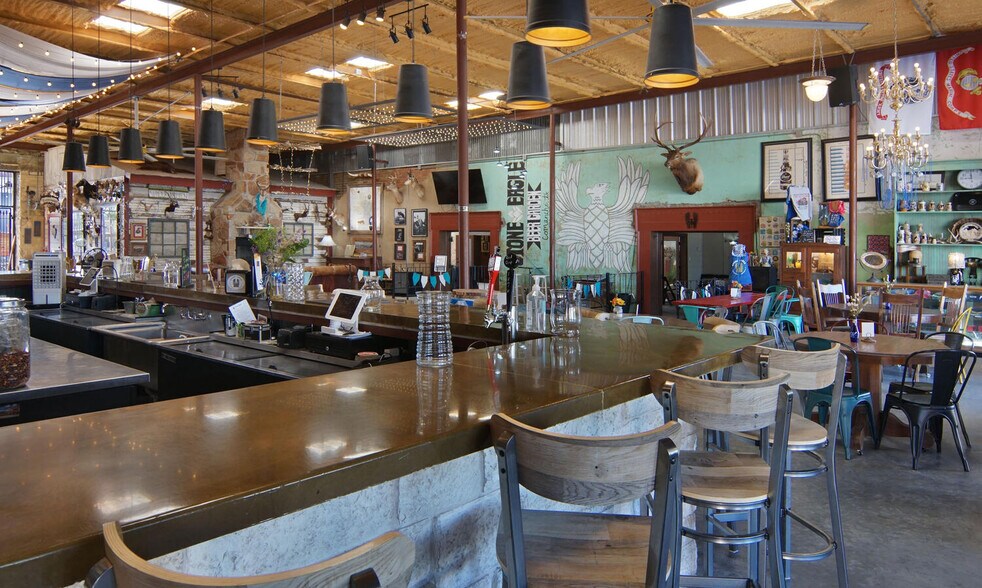 More Photos Of 124 N Austin St, Comanche Bar For Sale
