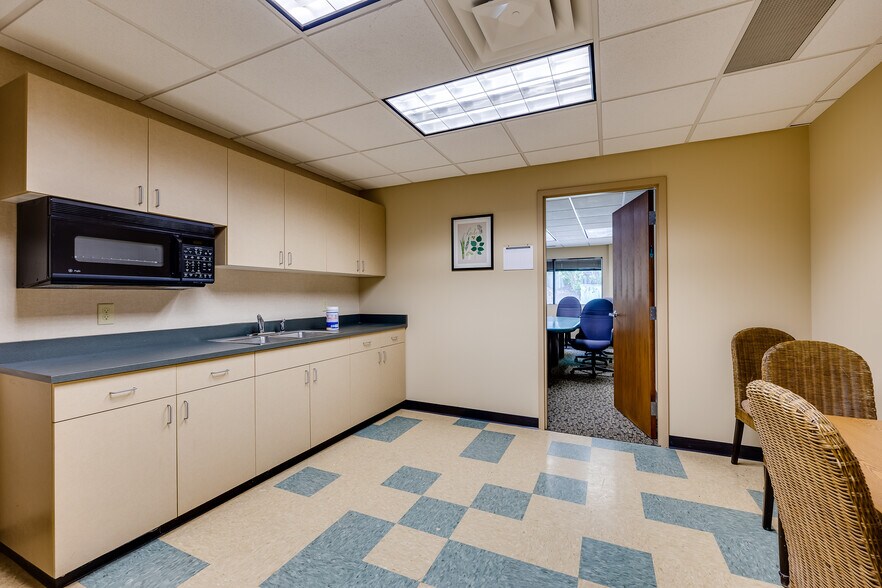 More Photos Of 4205 Lancaster Ln N, Plymouth Office For Lease