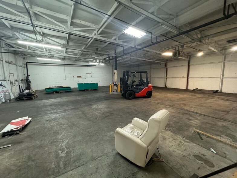 More Photos Of 10709 Tube Dr, Fort Worth Distribution For Lease