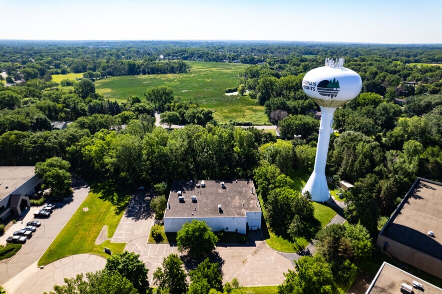 More Photos Of 400 Commerce Ct, Vadnais Heights Manufacturing For Sale