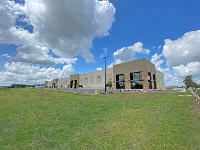 More Photos Of 411 N Goad Springs Rd, Lowell Warehouse For Lease