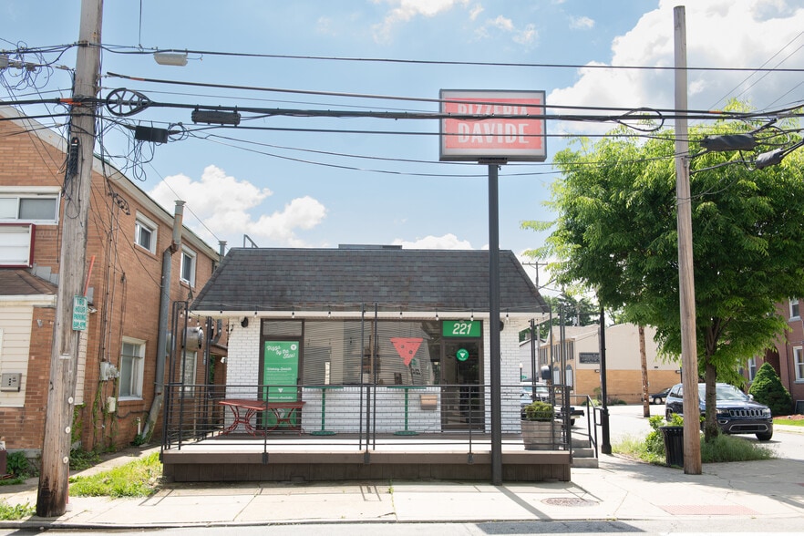 More Photos Of 221 2nd Ave, Carnegie Freestanding For Sale