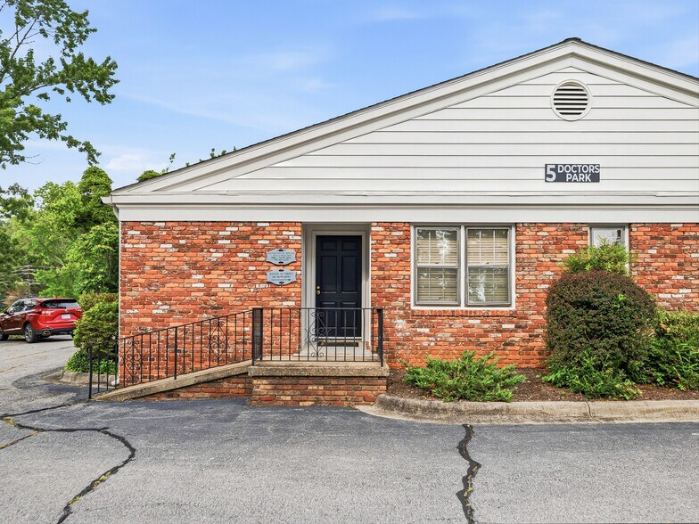 More Photos Of 5 Doctors Park, Asheville Medical For Lease
