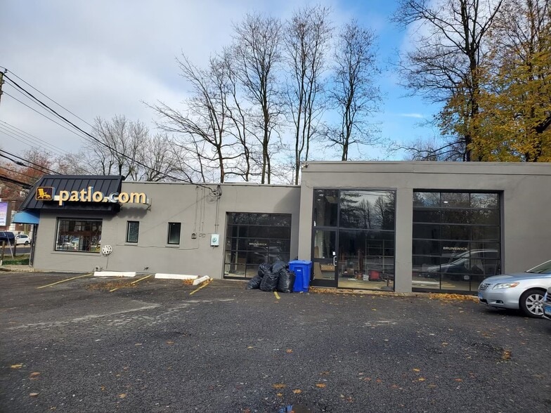 More Photos Of 600 Central Park Ave, Scarsdale Freestanding For Lease